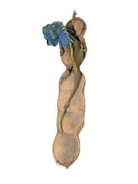 Vtg hanging Lizard  Resin? on Natural pod Handmade Artisan Tiki Tropicana Read